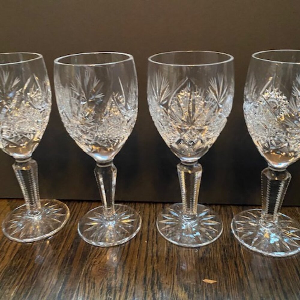 Set of 4 Edinburgh crystal liqueur glasses with pretty stem